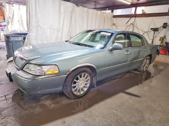 2006 Lincoln Town Car Signature