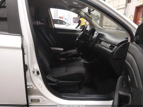 2016 Mitsubishi Outlander SE