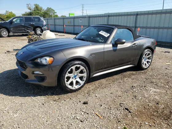 2019 FIAT 124 Spider Lusso