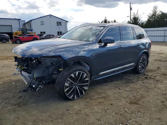2025 Volvo XC90 Plug-In Hybrid Ultra