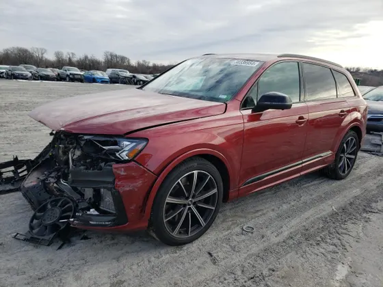 2020 Audi SQ7 Premium Plus