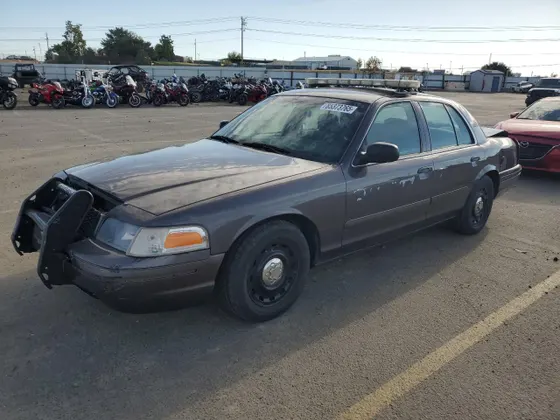 2004 Ford Police Interceptor Base w/3.27 Axle