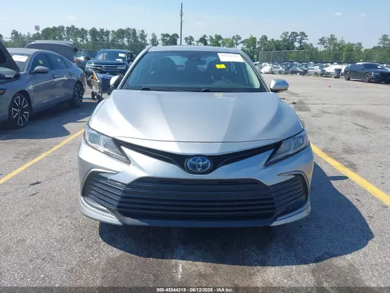 2021 Toyota Camry Hybrid LE