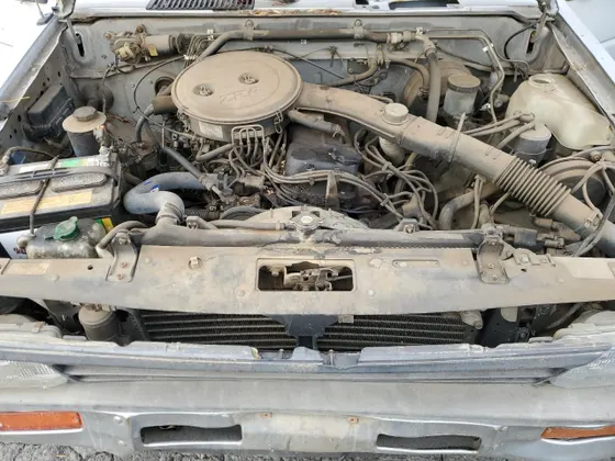 1988 Nissan Hardbody King Cab 2WD KING CAB