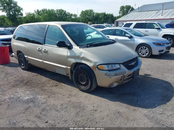 2000 Chrysler Town & Country LX