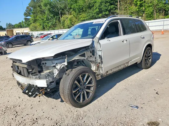 2017 Volvo XC90 Momentum