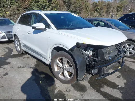 2024 Audi Q4 e-tron Premium Plus