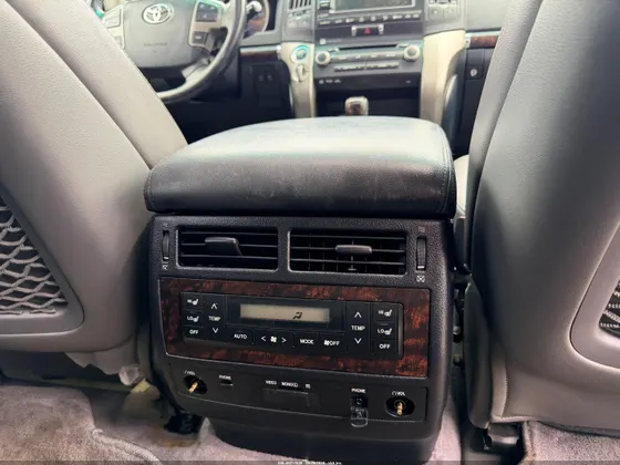 2011 Toyota Land Cruiser V8