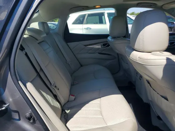 2011 INFINITI M56