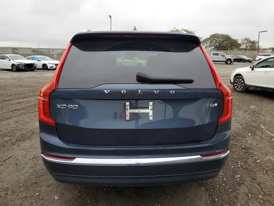 2025 Volvo XC90 Plug-In Hybrid Plus