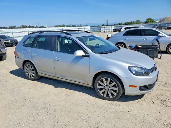 2013 Volkswagen Jetta SportWagen SE w/Sunroof