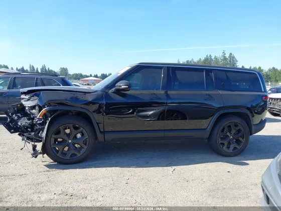 2025 Rivian R1S Adventure