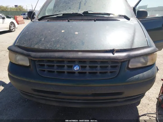 1996 Plymouth Voyager SE