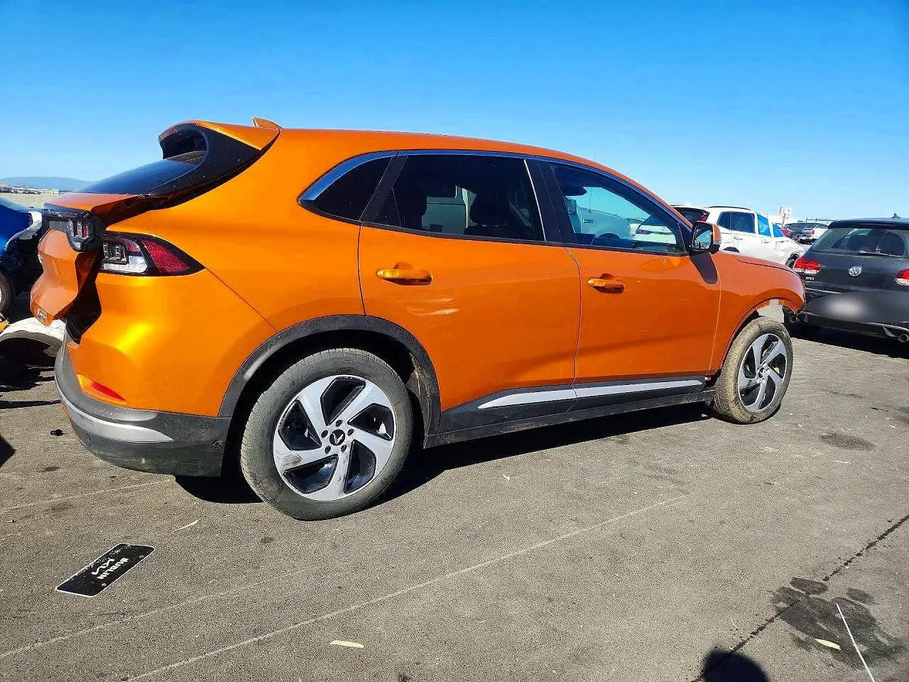 2024 VinFast VF 8 Eco