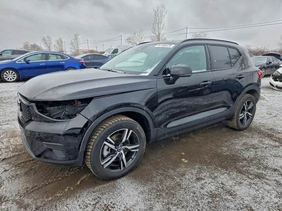 2026 Volvo XC40 Core Bright Theme