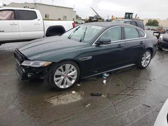 2022 Jaguar XF R-Dynamic SE