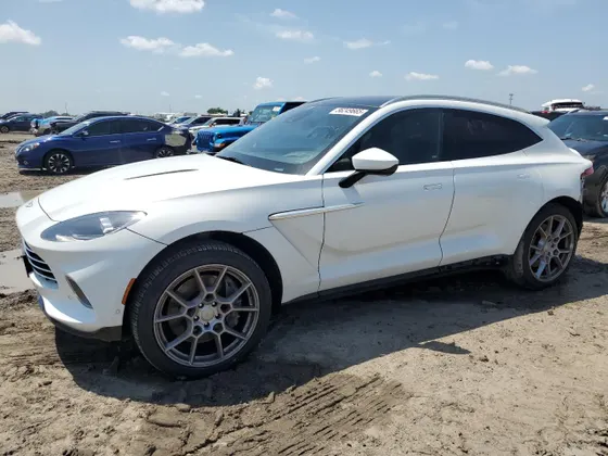 2021 Aston Martin DBX