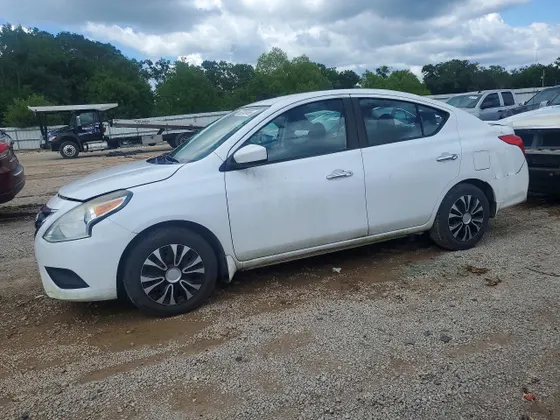 2015 Nissan Versa S