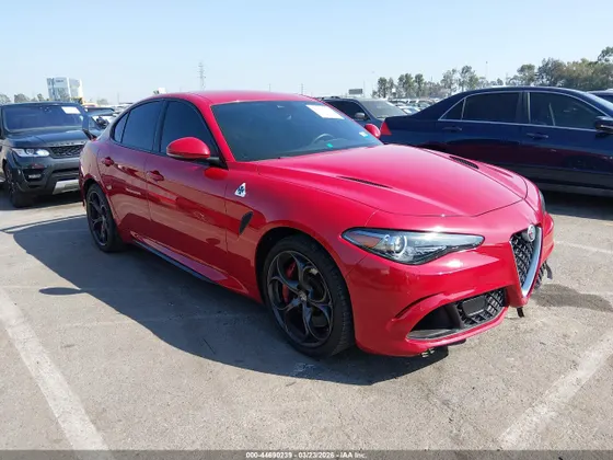 2018 Alfa Romeo Giulia Quadrifoglio QUADRIFOGLIO RWD
