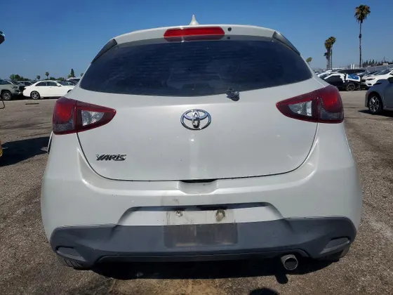 2020 Toyota Yaris Hatchback LE