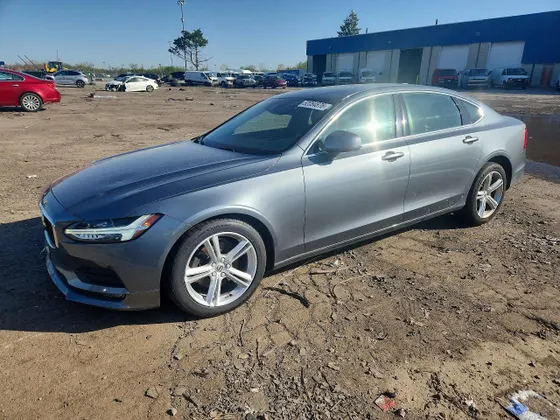 2018 Volvo S90 Momentum