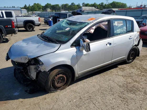 2011 Nissan Versa 1.8 S