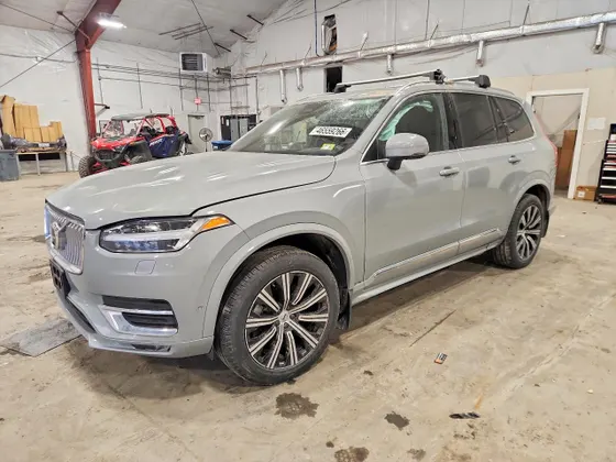2024 Volvo XC90 Plus Bright Theme