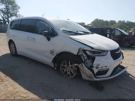 2024 Chrysler Pacifica Touring