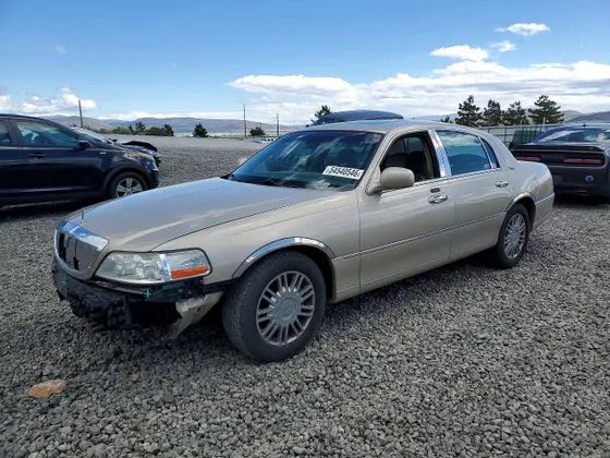 2006 Lincoln Town Car Signature Limited