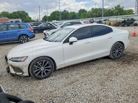 2021 Volvo S60 Momentum