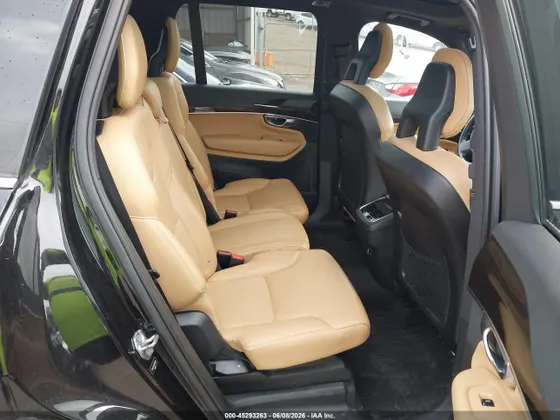 2016 Volvo XC90 T6 Momentum