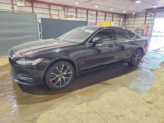 2018 Volvo S90 Momentum