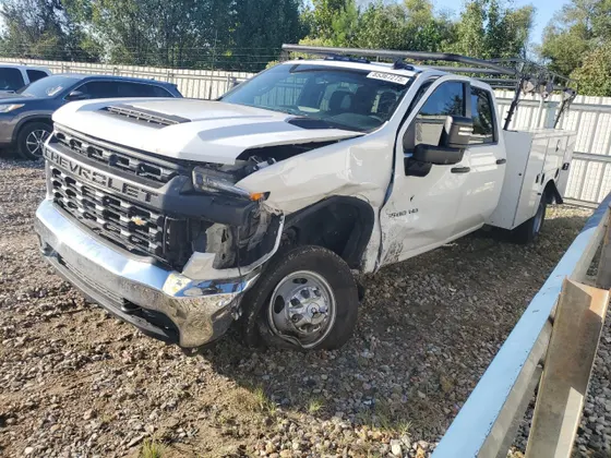 2022 Chevrolet Silverado 3500HD CC Work Truck