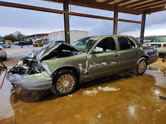 2003 Ford Crown Victoria Standard