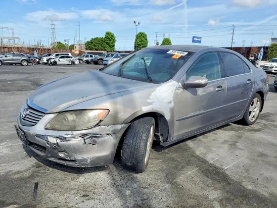2005 Acura RL