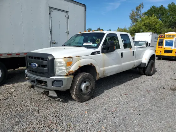 2011 Ford Super Duty F-350 DRW XL