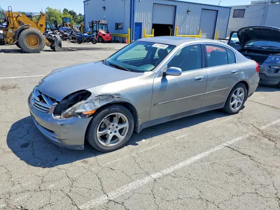 2004 INFINITI G35 Sedan w/Leather