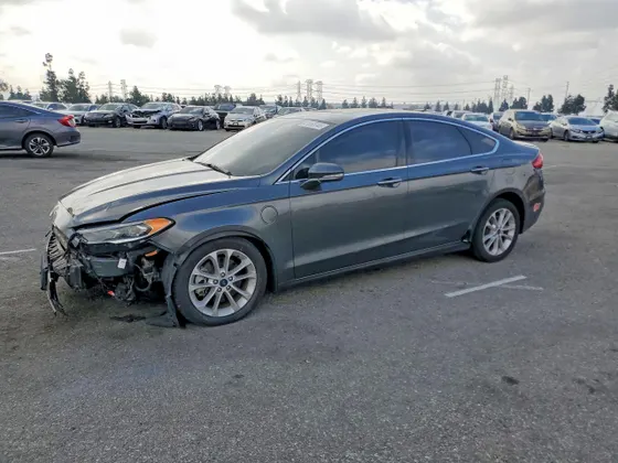2020 Ford Fusion Plug-In Hybrid Titanium