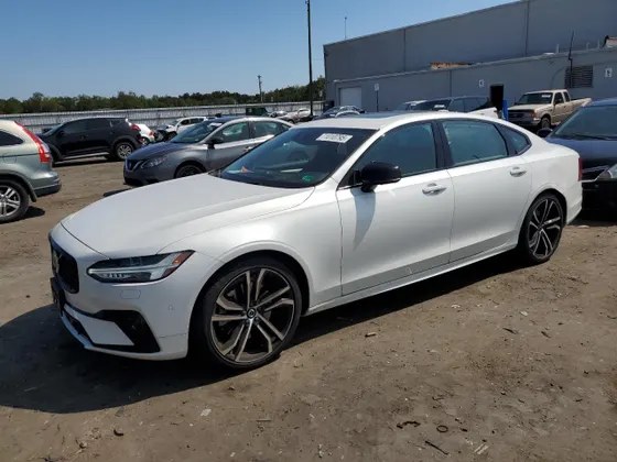 2021 Volvo S90 R-Design