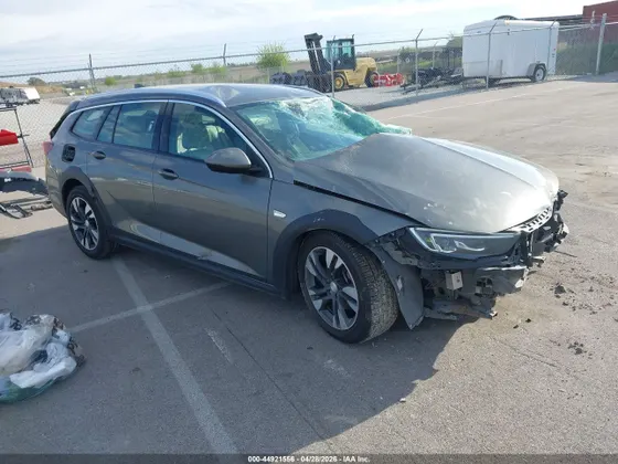 2018 Buick Regal TourX Essence