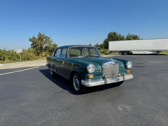 1967 Mercedes-Benz 200 200D