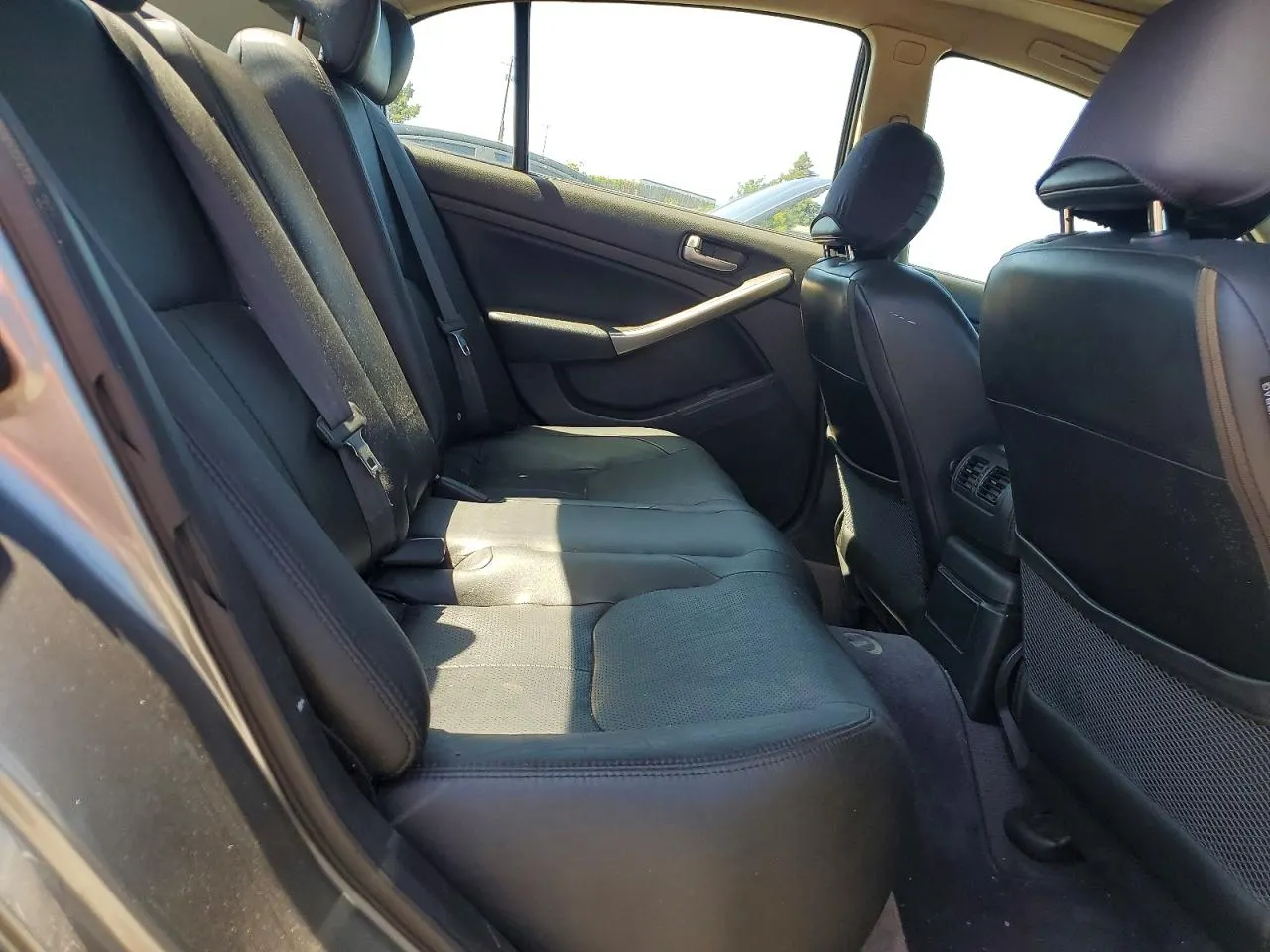 2004 INFINITI G35 Sedan w/Leather