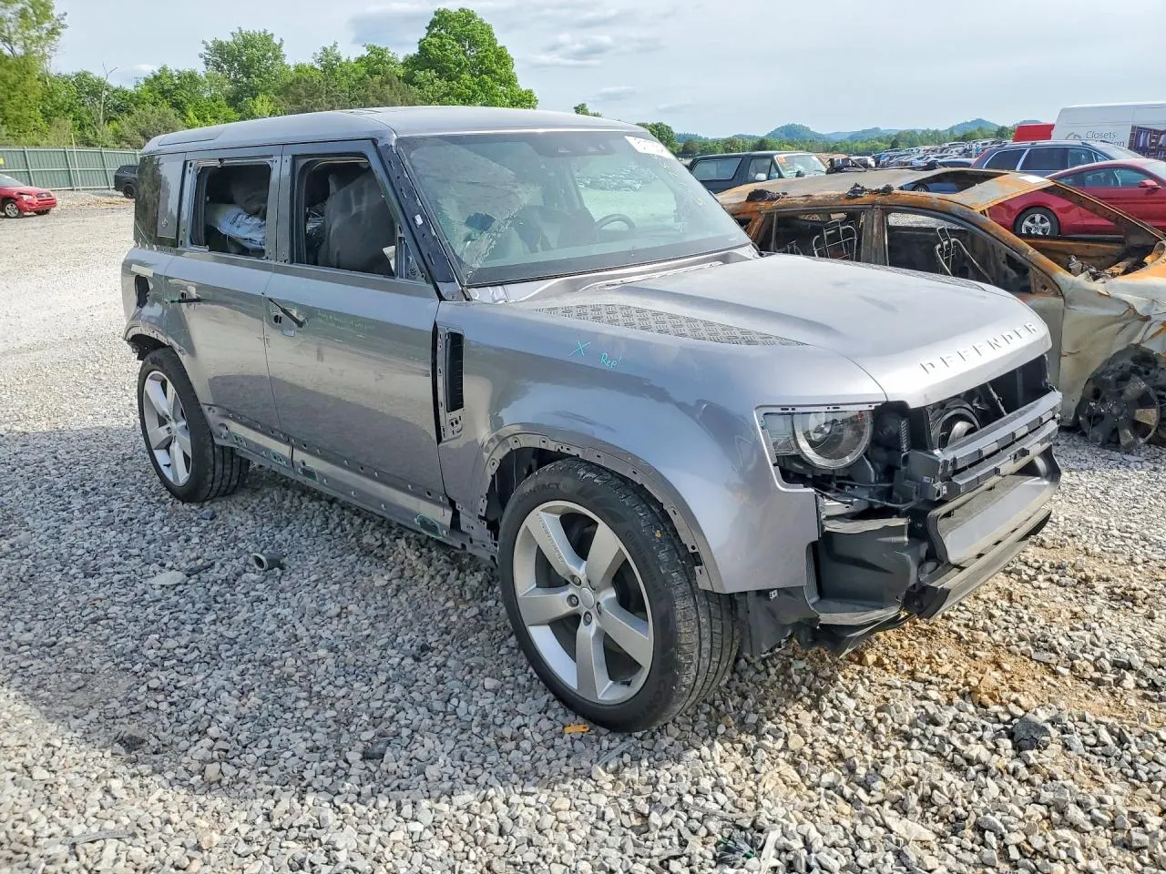 2024 Land Rover Defender SE
