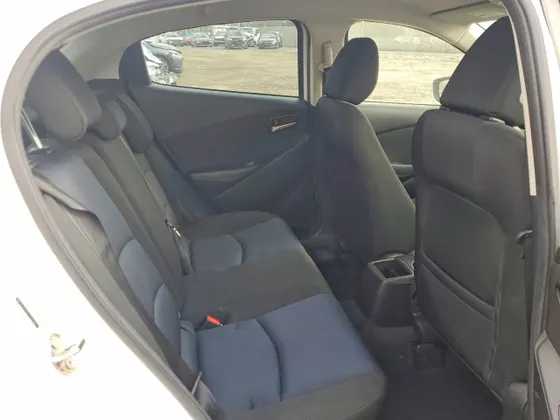 2020 Toyota Yaris Hatchback LE