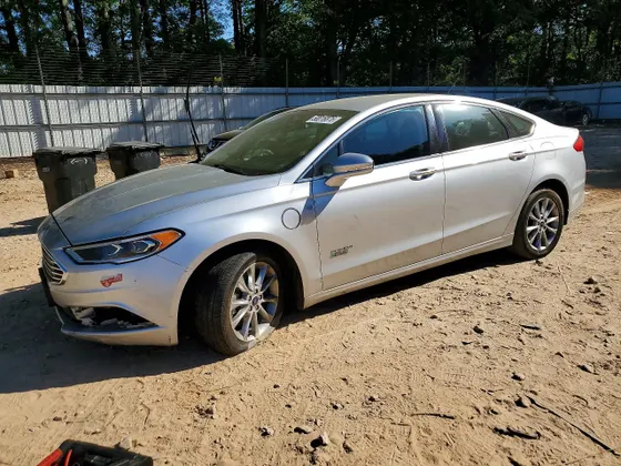 2018 Ford Fusion Energi SE