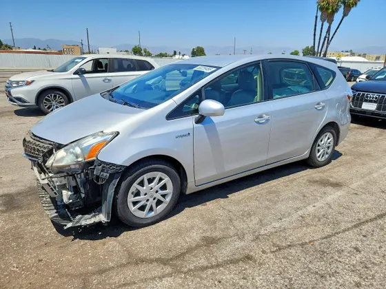 2014 Toyota Prius v Five