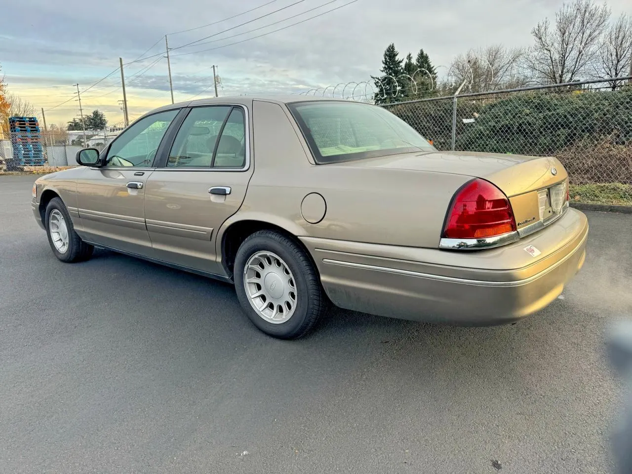 2001 Ford Crown Victoria LX