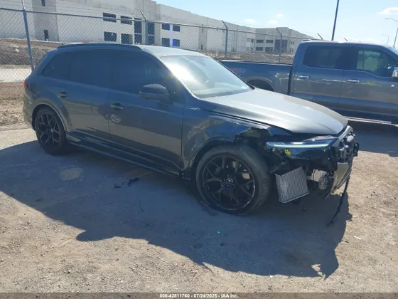2025 Audi SQ7 Premium Plus
