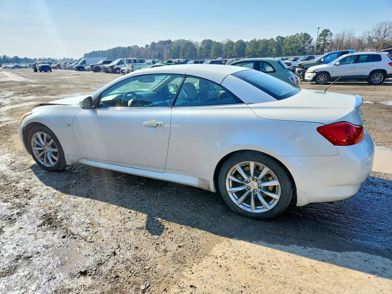 2015 INFINITI Q60 Convertible