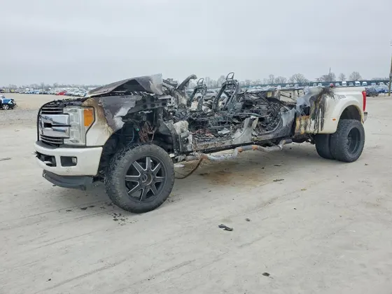 2017 Ford Super Duty F-350 DRW Lariat